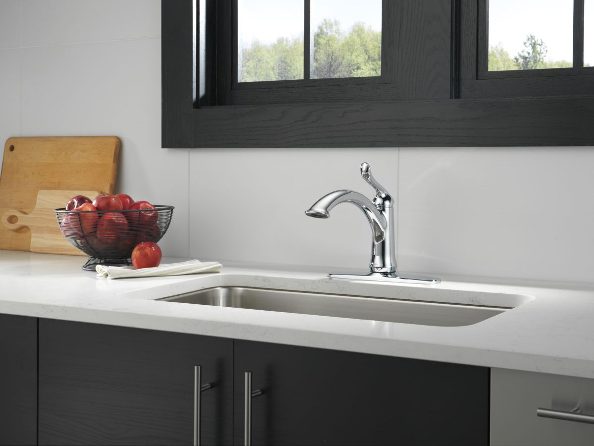 DELTA Linden Single Handle Kitchen Faucet — Chrome