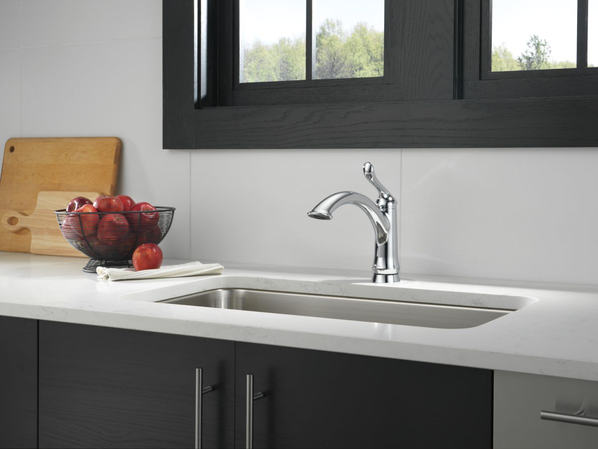 DELTA Linden Single Handle Kitchen Faucet — Chrome