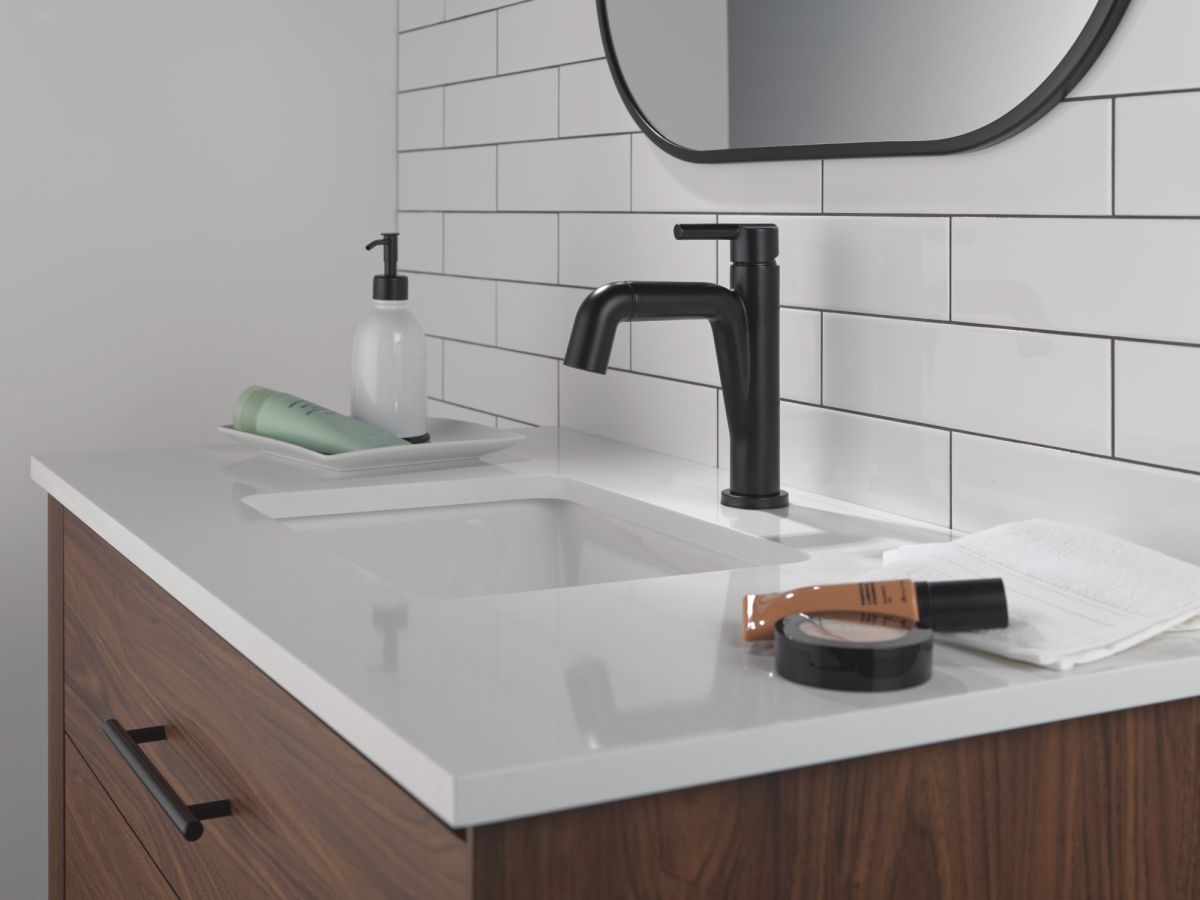 DELTA Nicoli Single Handle Pull-Down Bathroom Faucet — Matte Black