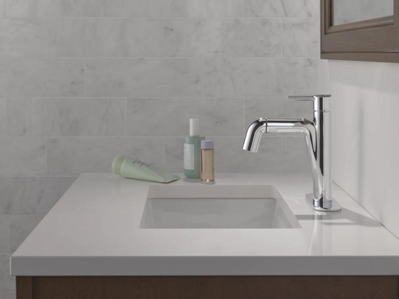 DELTA Nicoli Single Handle Pull-Down Bathroom Faucet — Chrome