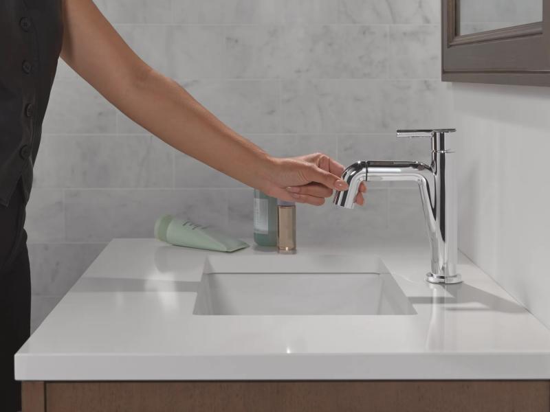 DELTA Nicoli Single Handle Pull-Down Bathroom Faucet — Chrome