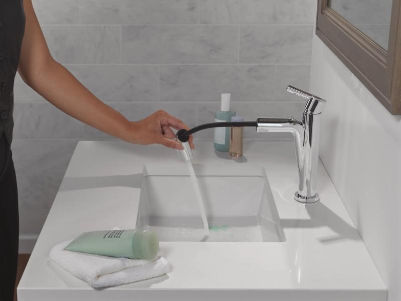 DELTA Nicoli Single Handle Pull-Down Bathroom Faucet — Chrome