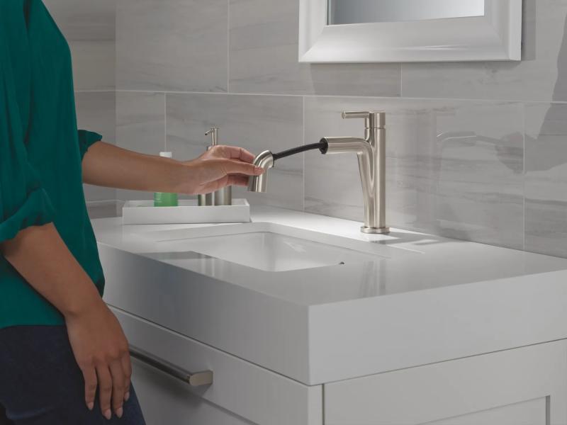DELTA Nicoli Single Handle Pull-Down Bathroom Faucet — Stainless
