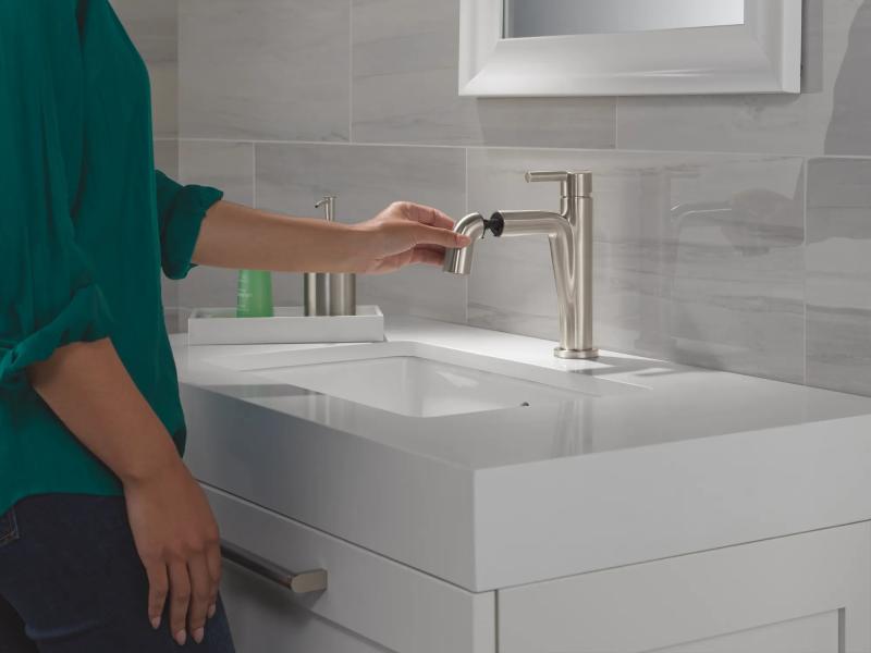 DELTA Nicoli Single Handle Pull-Down Bathroom Faucet — Stainless