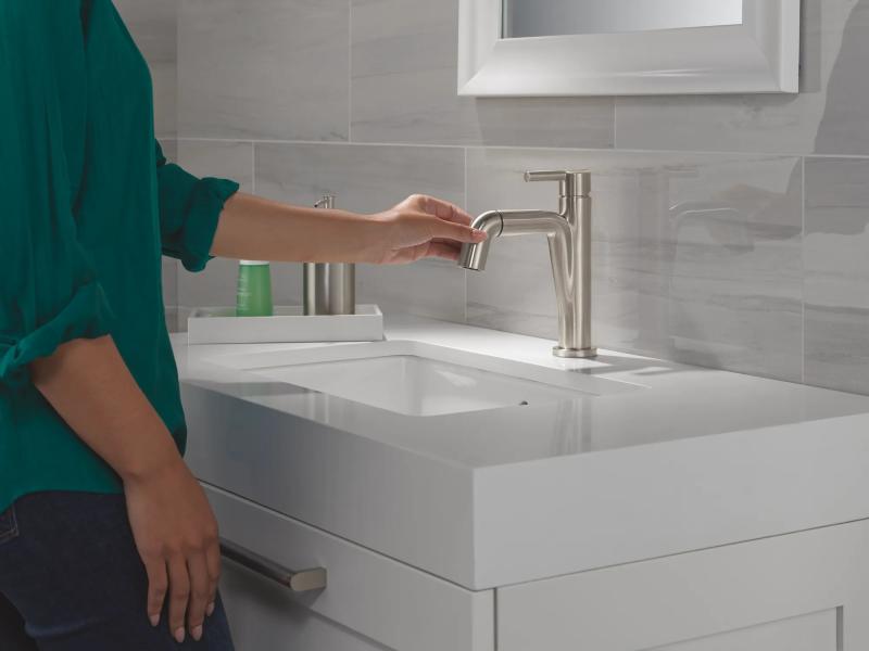 DELTA Nicoli Single Handle Pull-Down Bathroom Faucet — Stainless