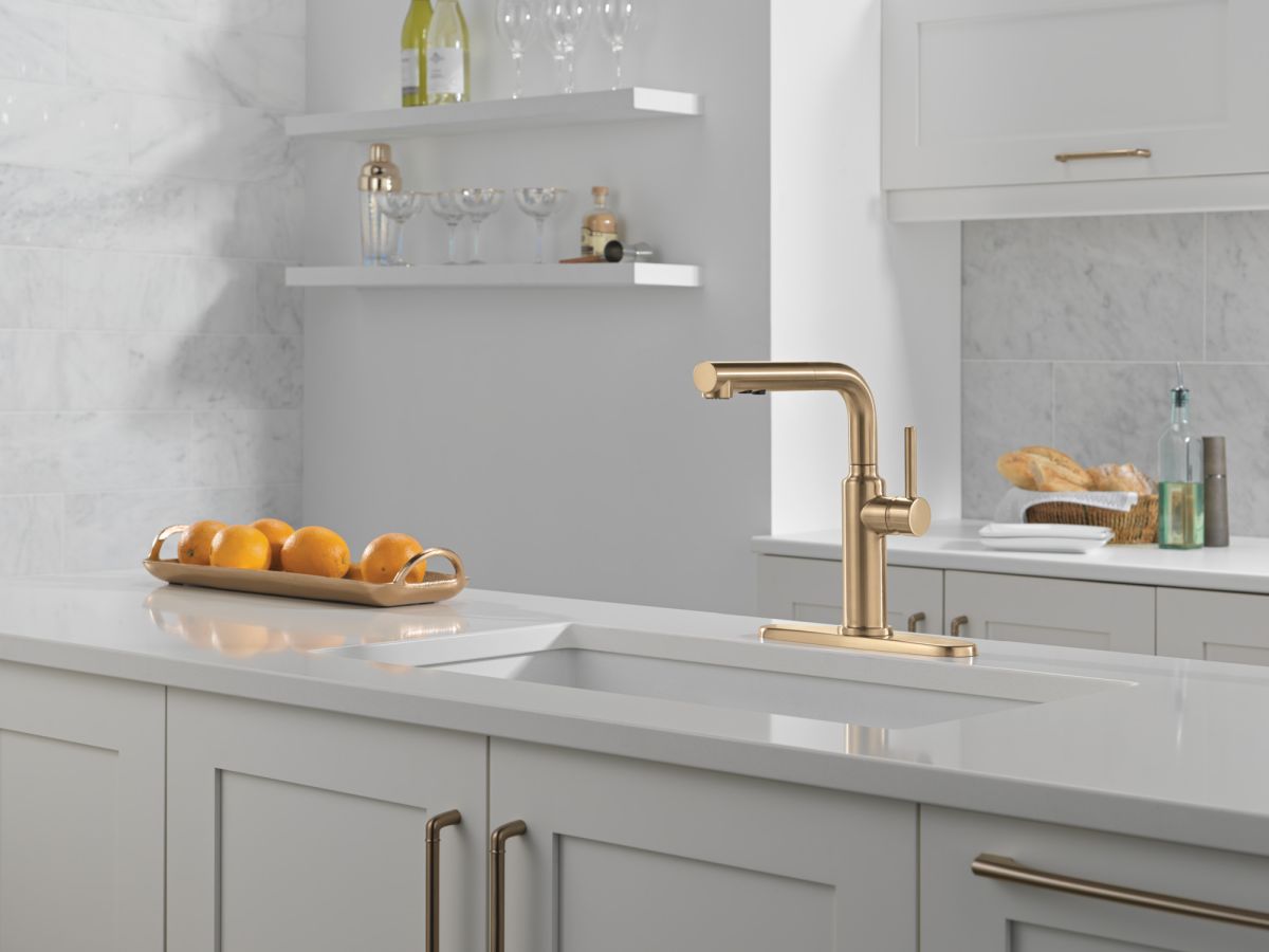 DELTA Daneri Single Handle Pull-Out Kitchen Faucet — Champagne Bronze