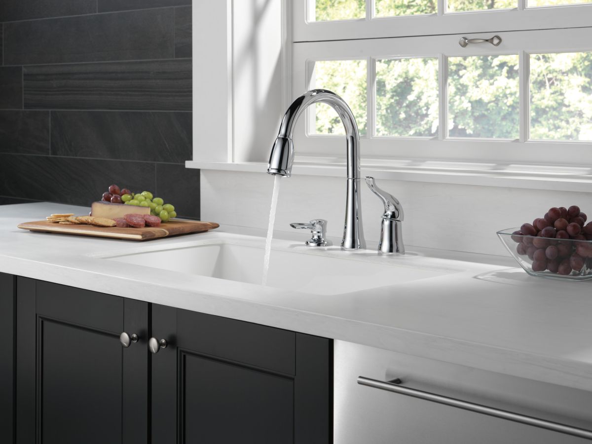 DELTA Kate Single Handle Pull-Down Kitchen Faucet with Soap Dispenser — Chrome