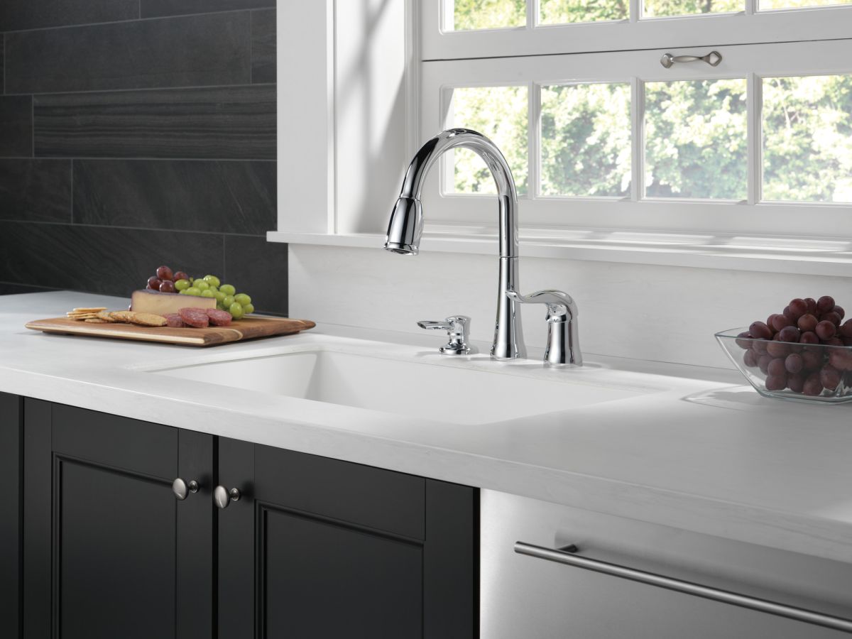 DELTA Kate Single Handle Pull-Down Kitchen Faucet with Soap Dispenser — Chrome