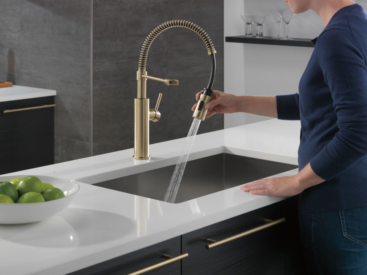 DELTA Antoni Single-Handle Pull-Down Spring Kitchen Faucet — Champagne Bronze