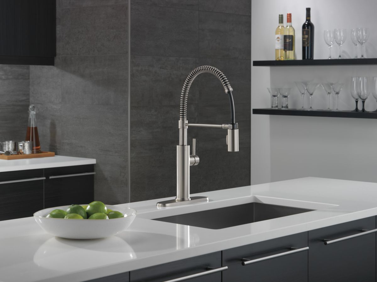 DELTA Antoni Single-Handle Pull-Down Spring Kitchen Faucet — Spotshield Stainless