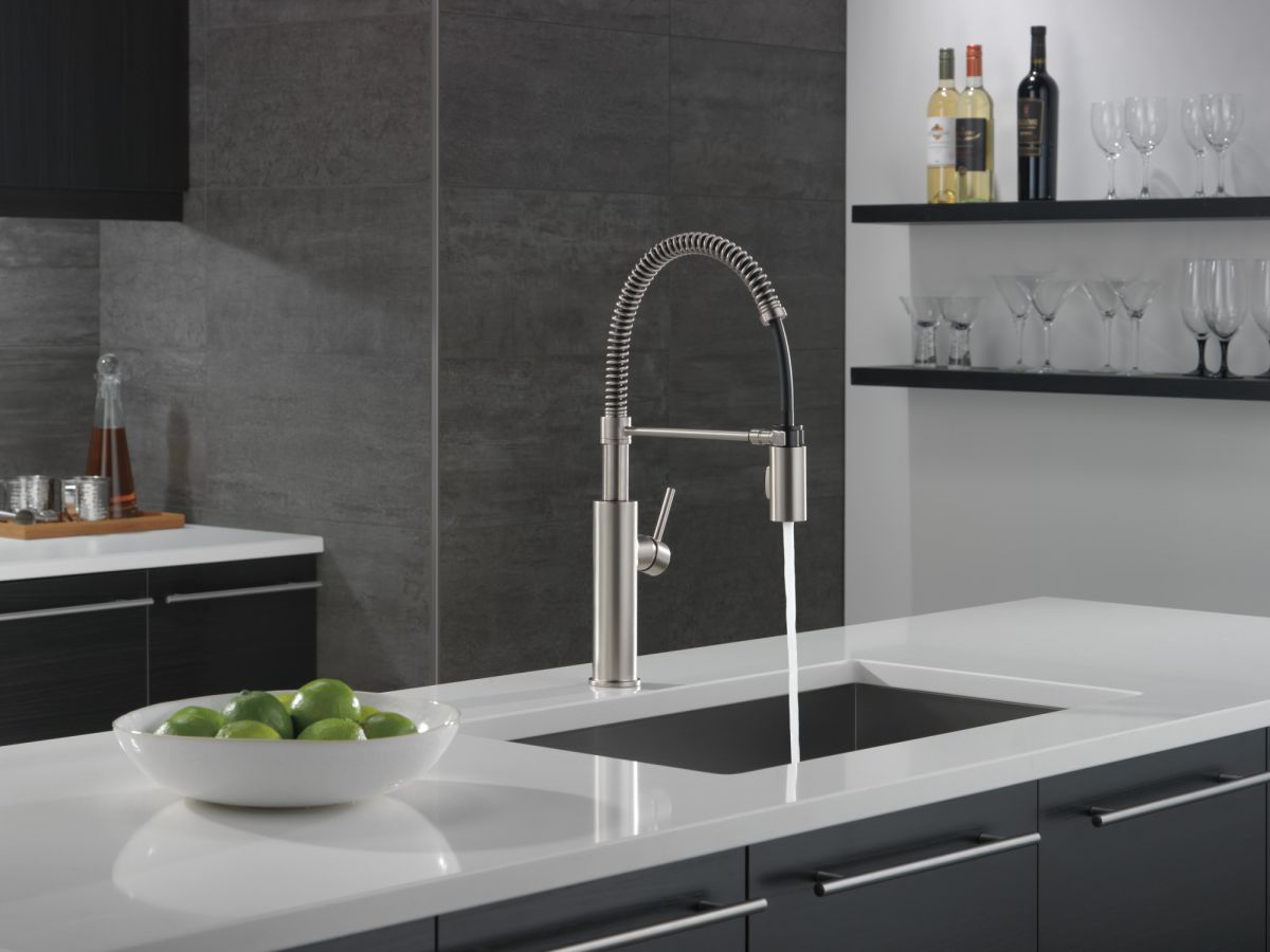 DELTA Antoni Single-Handle Pull-Down Spring Kitchen Faucet — Spotshield Stainless