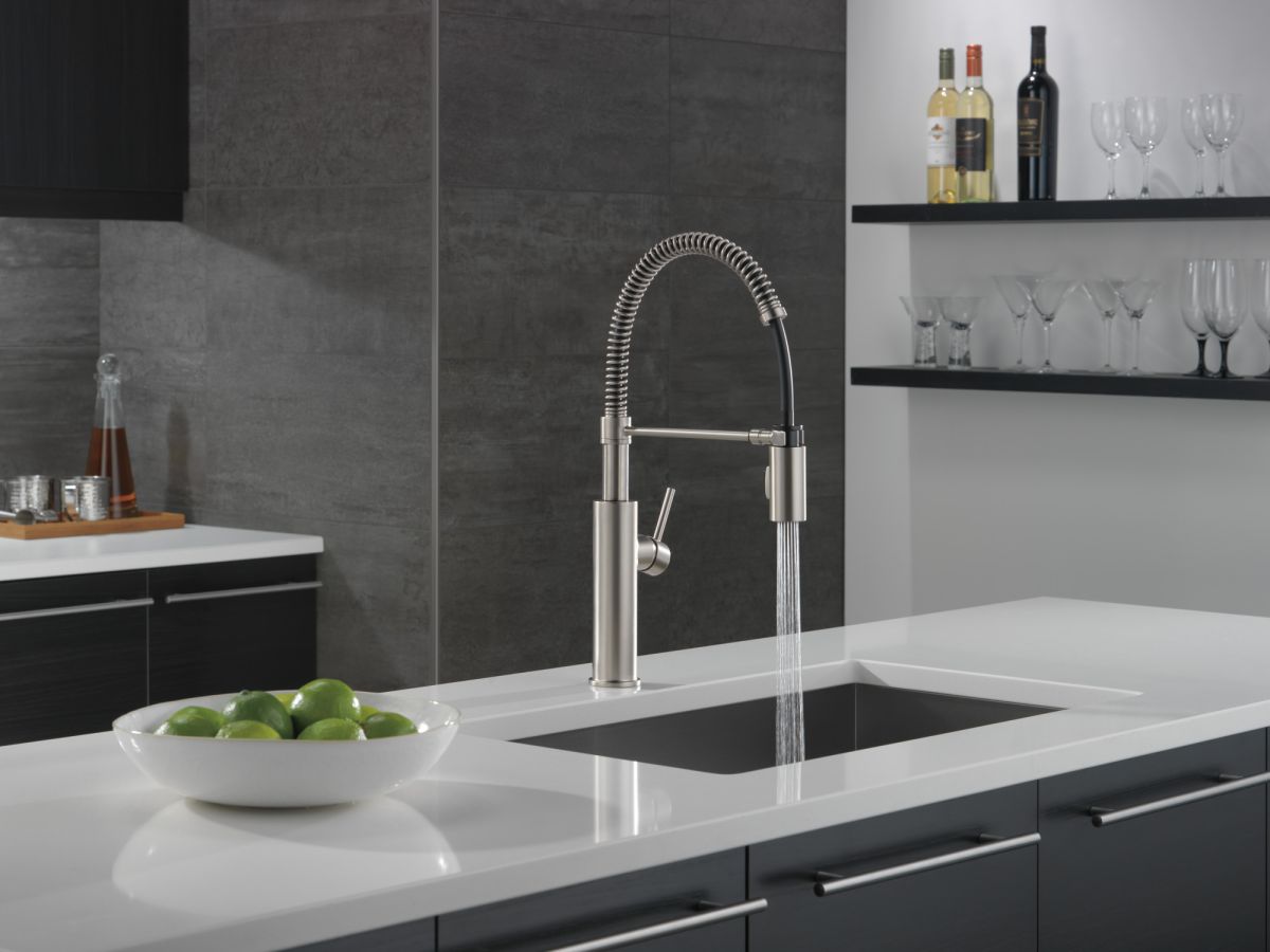 DELTA Antoni Single-Handle Pull-Down Spring Kitchen Faucet — Spotshield Stainless