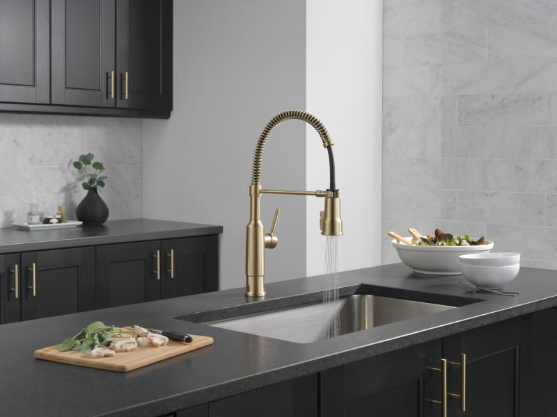DELTA Theodora Single-Handle Pull-Down Spring Kitchen Faucet — Champagne Bronze