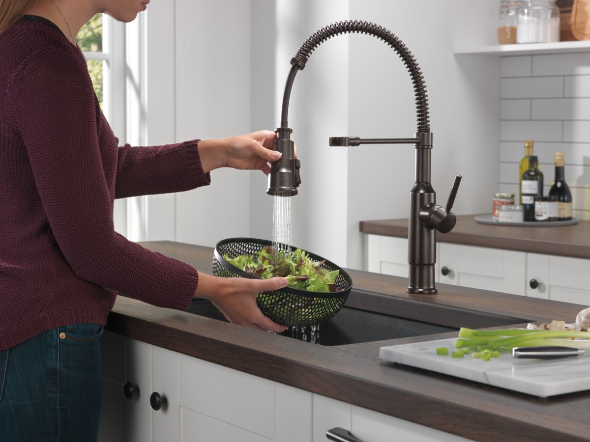 DELTA Theodora Single-Handle Pull-Down Spring Kitchen Faucet — Venetian Bronze