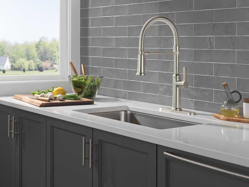 DELTA Rhett Single Handle Pull-Down Kitchen Faucet With Spring Spout — Stainless