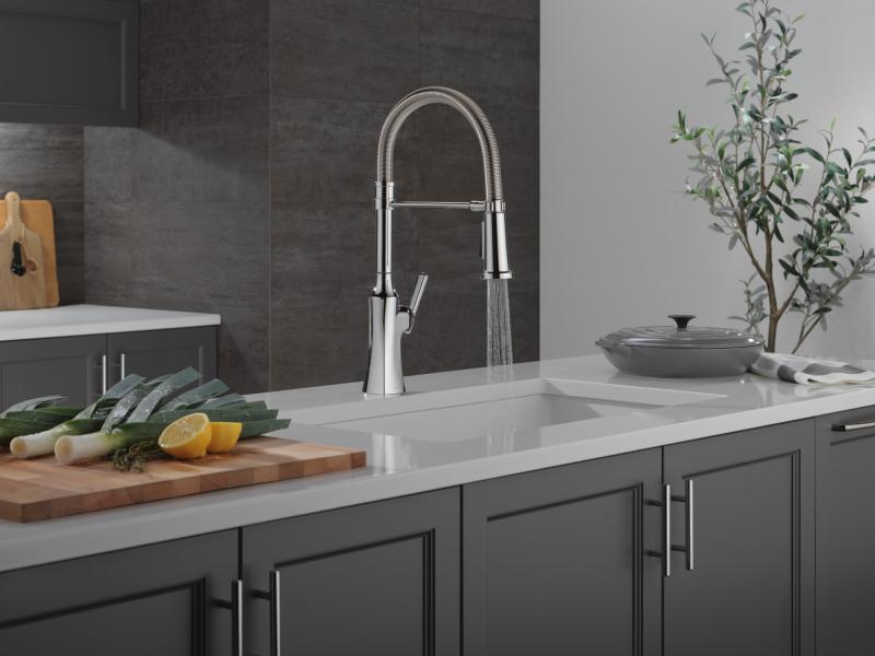 DELTA Ermelo Single Handle Pull-Down Kitchen Faucet With Spring Spout — Chrome
