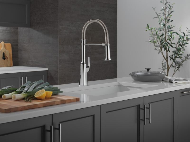 DELTA Ermelo Single Handle Pull-Down Kitchen Faucet With Spring Spout — Chrome