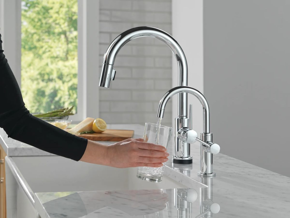 DELTA Other Contemporary Round Beverage Faucet — Chrome