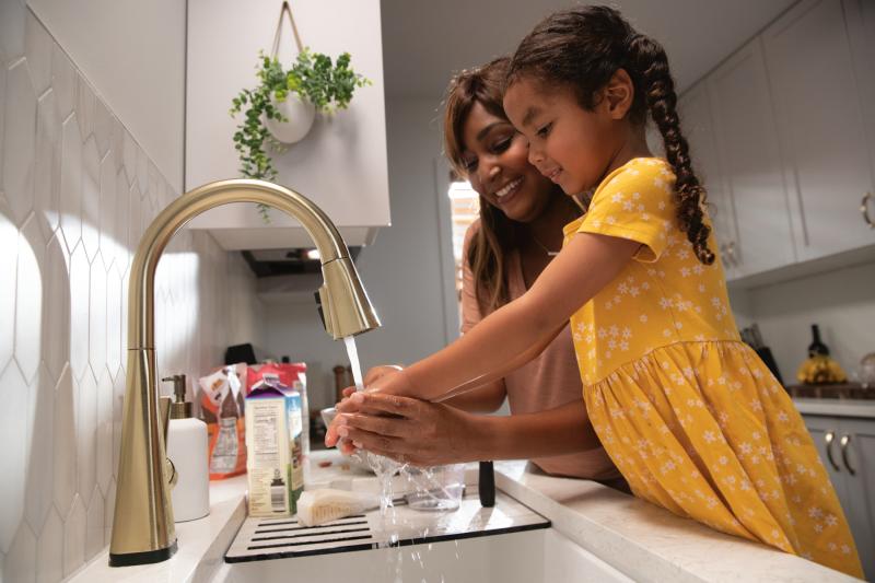 DELTA Lenta Single-Handle Pull-Down Kitchen Faucet with Touch2O Technology — Champagne Bronze