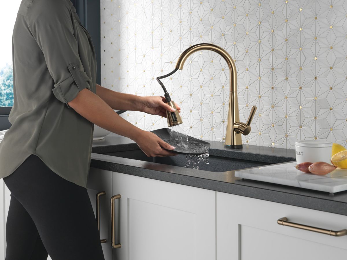 DELTA Lenta Single-Handle Pull-Down Kitchen Faucet with Touch2O Technology — Champagne Bronze