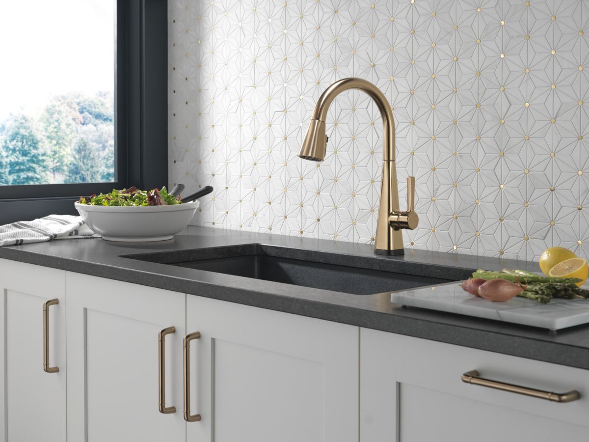 DELTA Lenta Single-Handle Pull-Down Kitchen Faucet with Touch2O Technology — Champagne Bronze