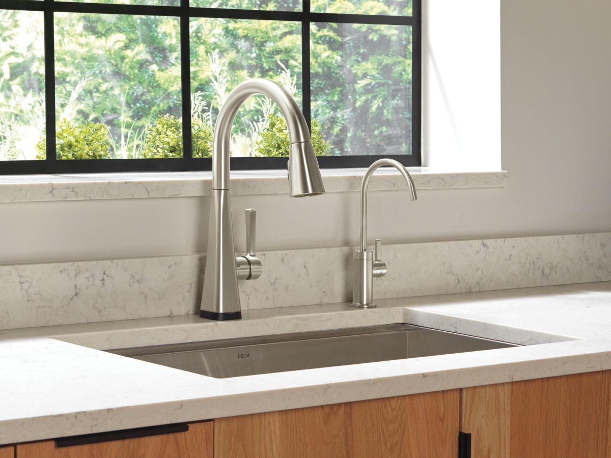 DELTA Clarifi Contemporary Beverage Faucet — Stainless