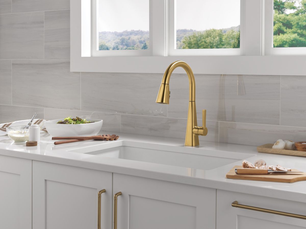 DELTA Lenta Single-Handle Pull-Down Kitchen Faucet — Brushed Gold