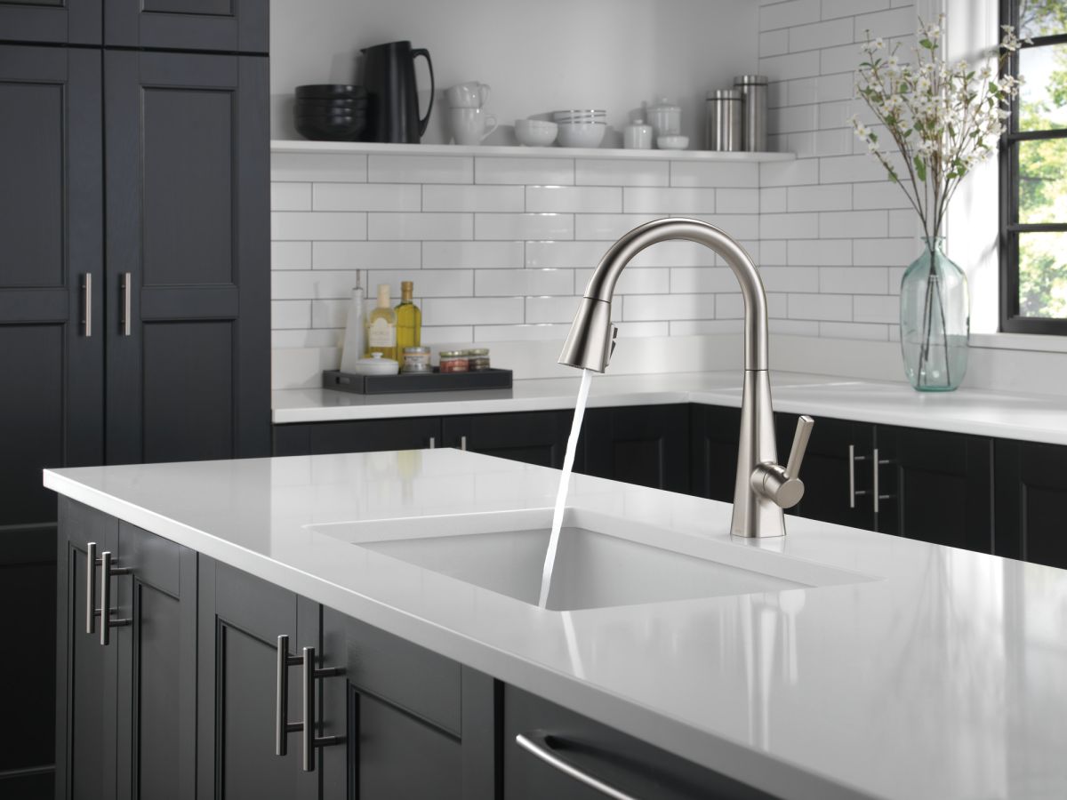 DELTA Lenta Single-Handle Pull-Down Kitchen Faucet — Spotshield Stainless