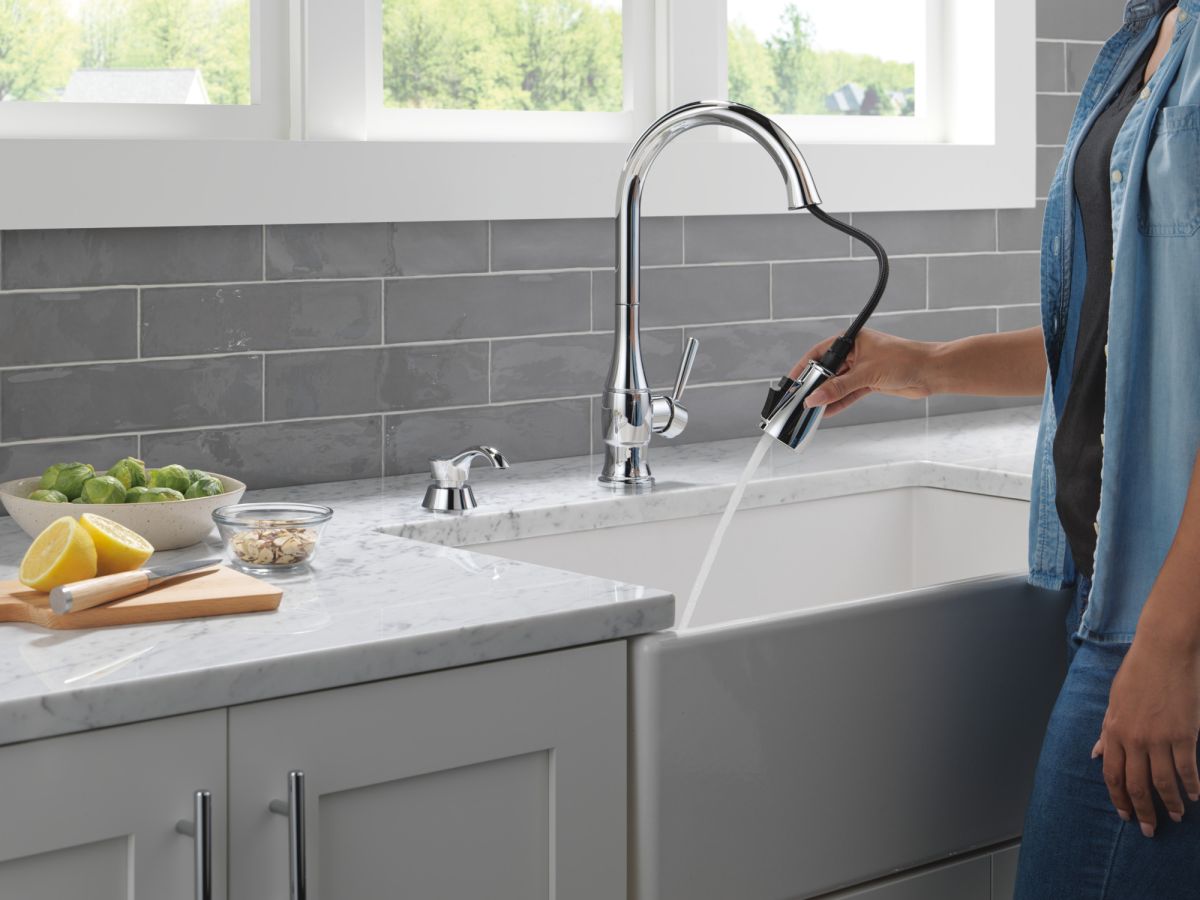 DELTA Hazelwood Single Handle Pull-Down Kitchen Faucet with Soap Dispenser and ShieldSpray Technology — Chrome
