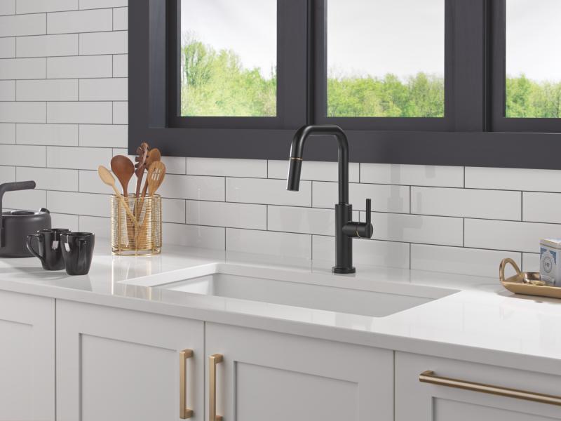 DELTA Nicoli Single Handle Pull-Down Kitchen Faucet — Matte Black / Champagne Bronze