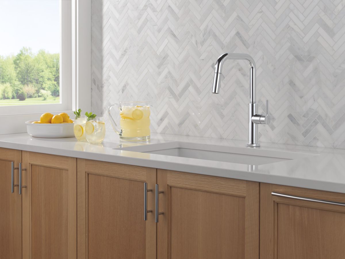DELTA Nicoli Single Handle Pull-Down Kitchen Faucet — Chrome
