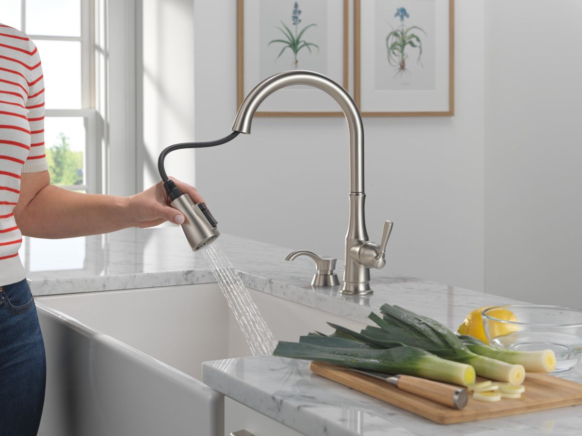 DELTA Capertee Single Handle Pull-Down Kitchen Faucet with Soap Dispenser and ShieldSpray Technology — Spotshield Stainless