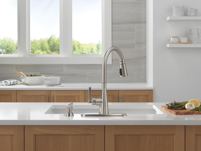 DELTA Boyd Single Handle Pull-Down Kitchen Faucet with Soap Dispenser and ShieldSpray Technology — Spotshield Stainless