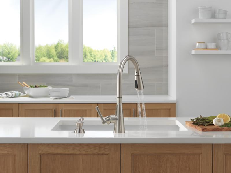 DELTA Boyd Single Handle Pull-Down Kitchen Faucet with Soap Dispenser and ShieldSpray Technology — Spotshield Stainless