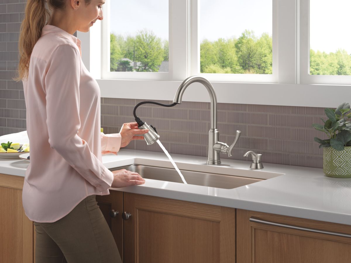 DELTA Lakeview Single Handle Pull-Down Kitchen Faucet with Soap Dispenser and ShieldSpray Technology — Stainless