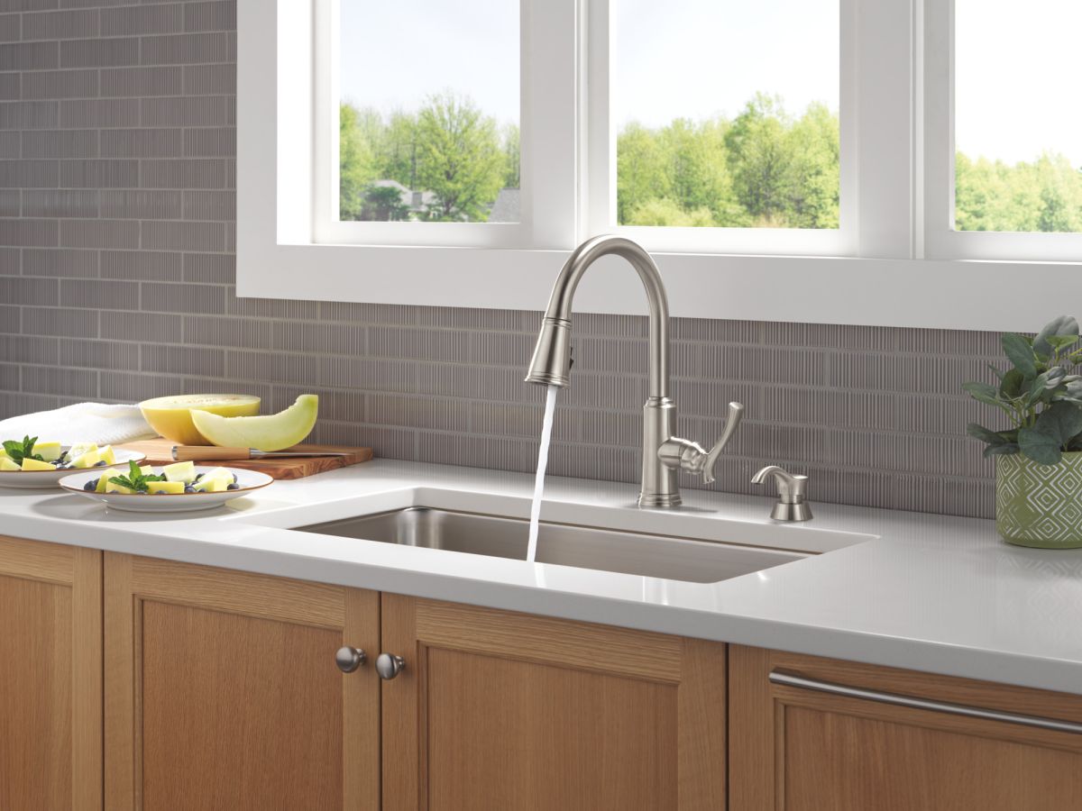 DELTA Lakeview Single Handle Pull-Down Kitchen Faucet with Soap Dispenser and ShieldSpray Technology — Stainless
