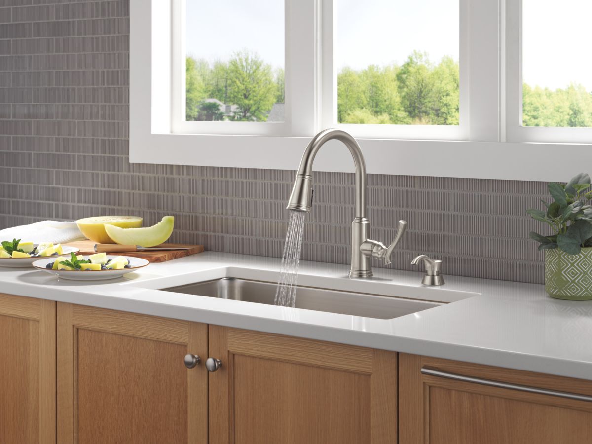 DELTA Lakeview Single Handle Pull-Down Kitchen Faucet with Soap Dispenser and ShieldSpray Technology — Stainless