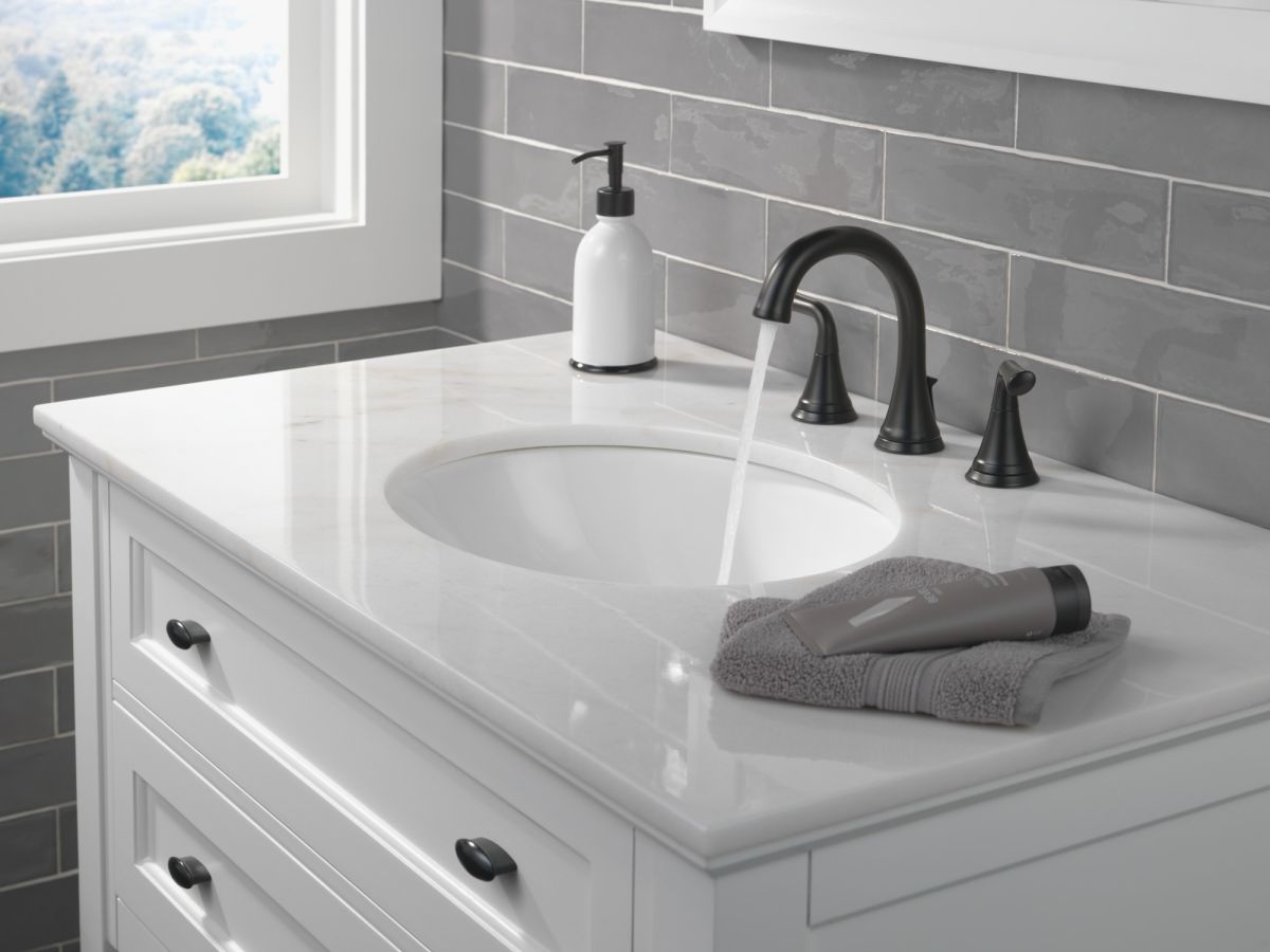 DELTA Kayra Two Handle Widespread Bathroom Faucet — Matte Black