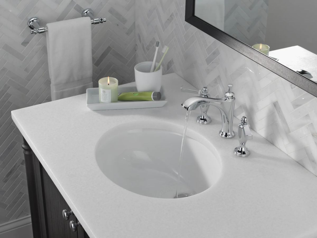 DELTA Dorval 8" Towel Bar — Chrome