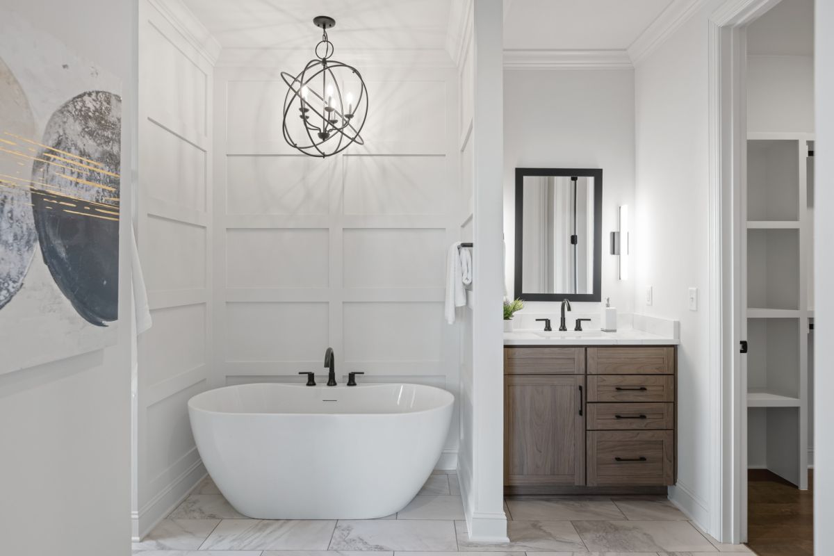 DELTA Trinsic Roman Tub Trim — Matte Black
