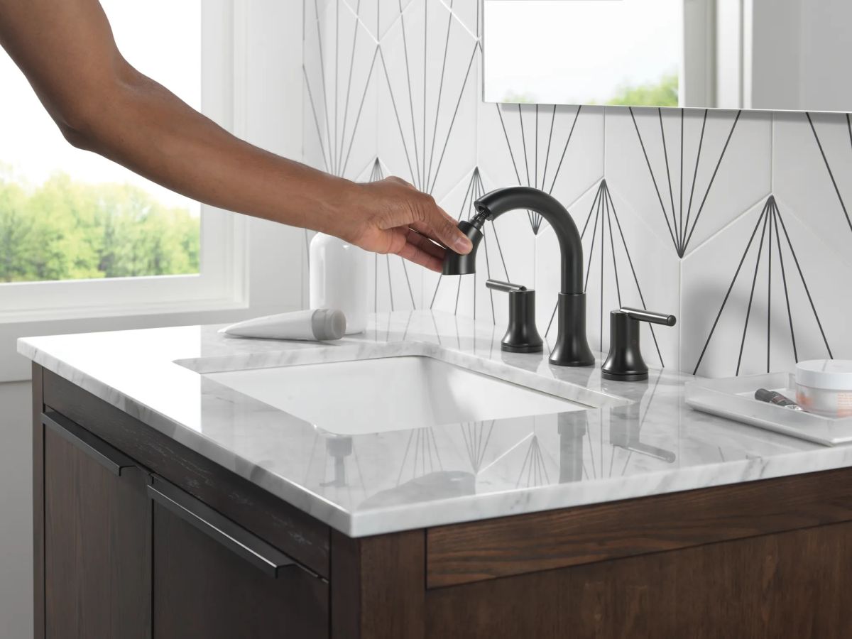 DELTA Trinsic Two Handle Widespread Pull Down Bathroom Faucet — Matte Black