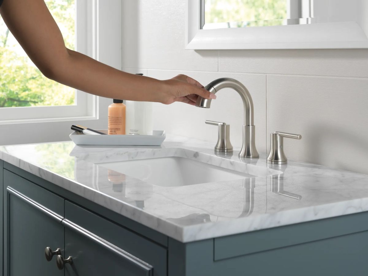 DELTA Trinsic Two Handle Widespread Pull Down Bathroom Faucet — Stainless