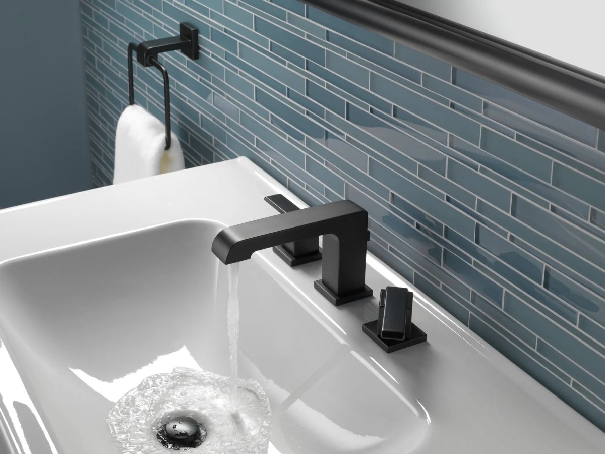 DELTA Ara Two Handle Widespread Bathroom Faucet — Matte Black