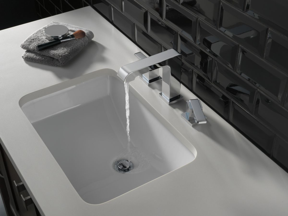 DELTA Ara Two Handle Widespread Bathroom Faucet — Chrome