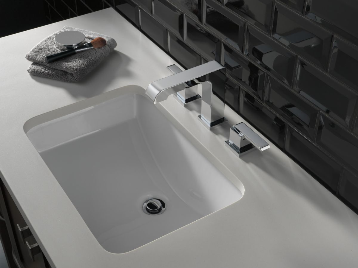 DELTA Ara Two Handle Widespread Bathroom Faucet — Chrome