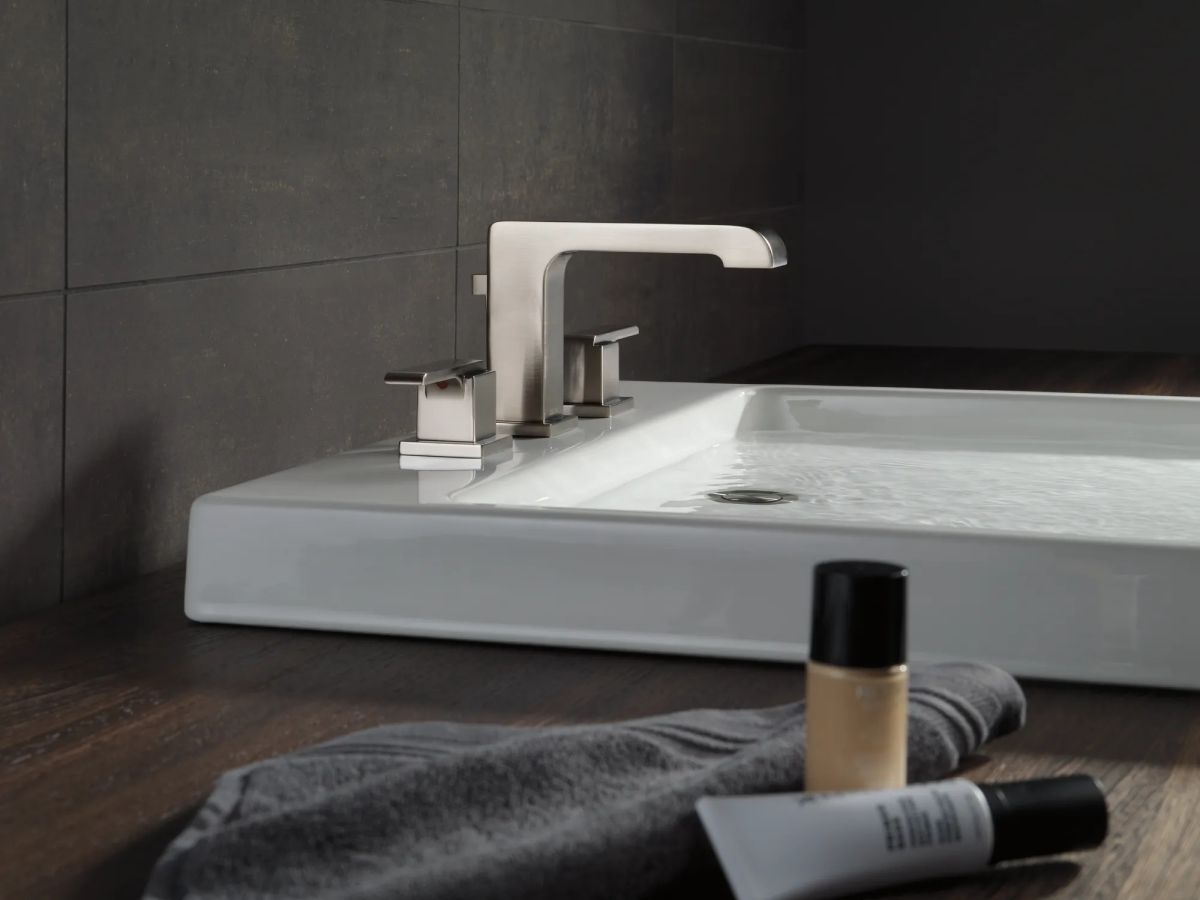 DELTA Ara Two Handle Widespread Bathroom Faucet — Stainless