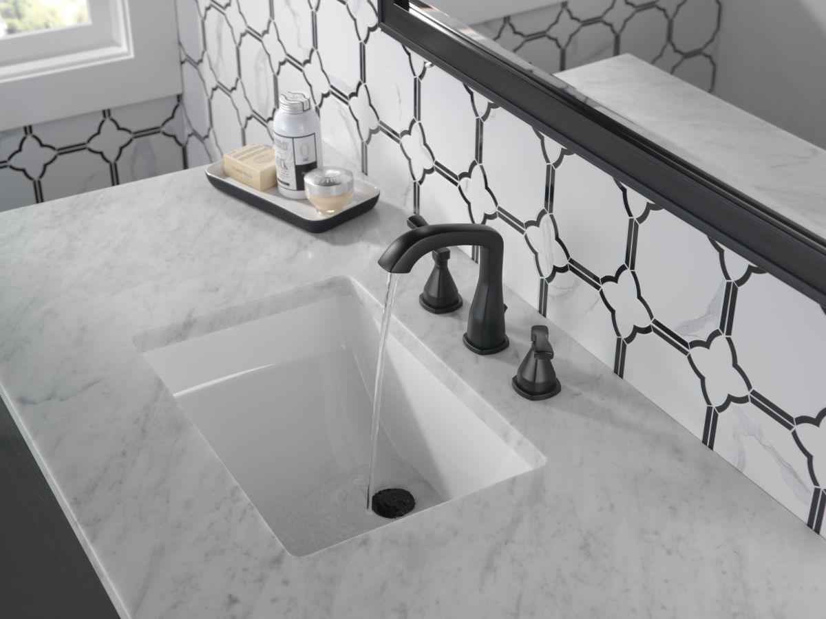 DELTA Stryke Widespread Faucet — Matte Black