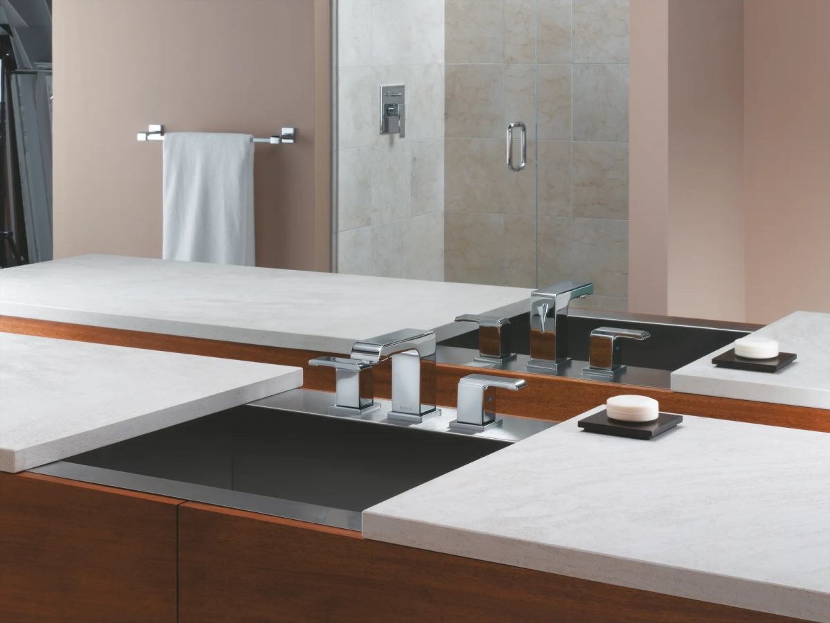 DELTA Urban Arzo 24" Towel Bar — Chrome