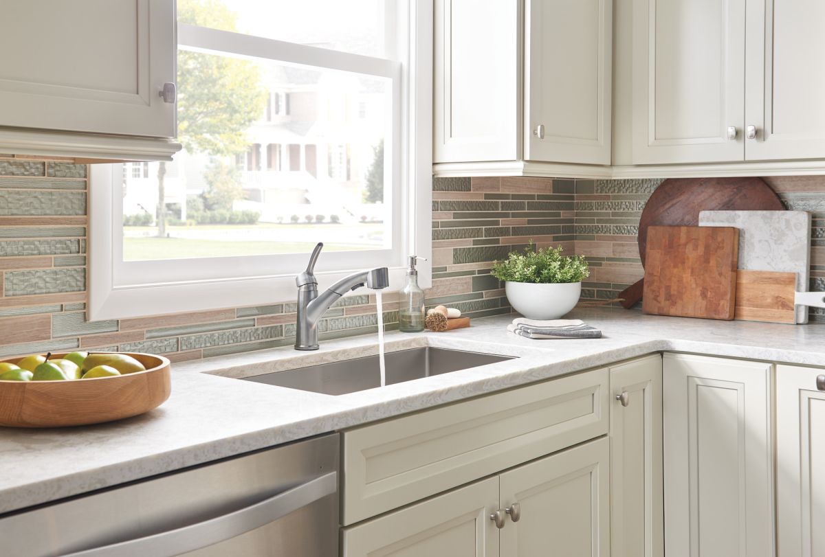 DELTA Collins Single Handle Pull-Out Kitchen Faucet — Arctic Stainless