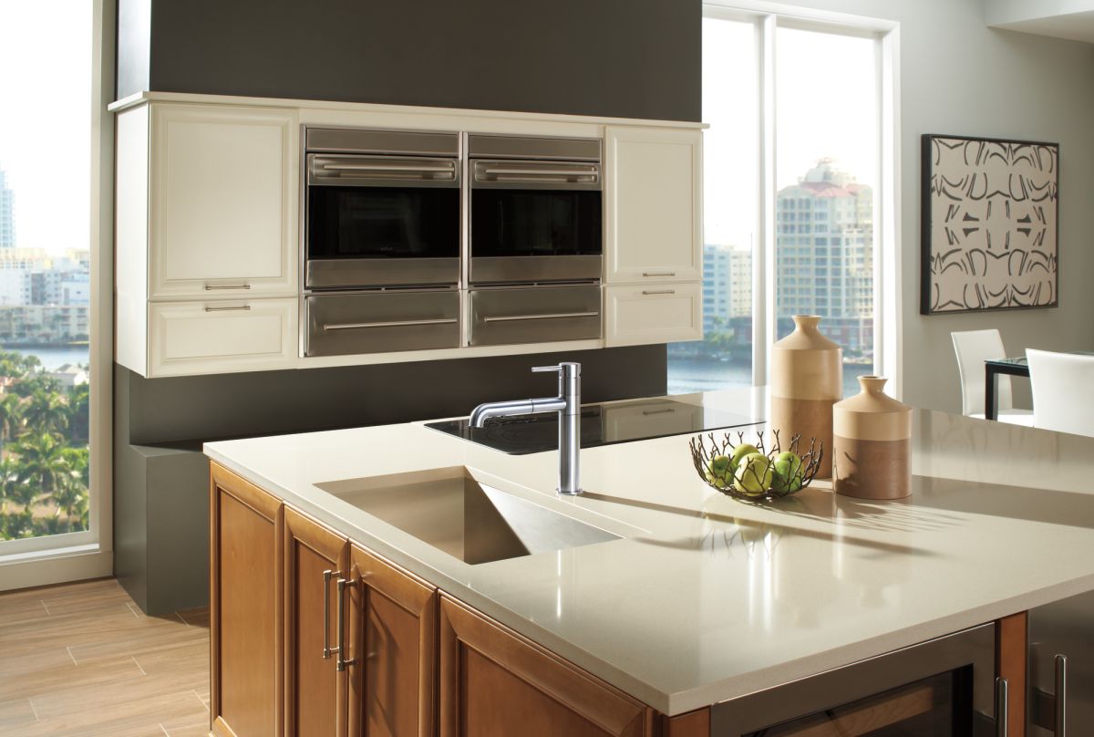 DELTA Trinsic Single Handle Pull-Out Kitchen Faucet — Arctic Stainless